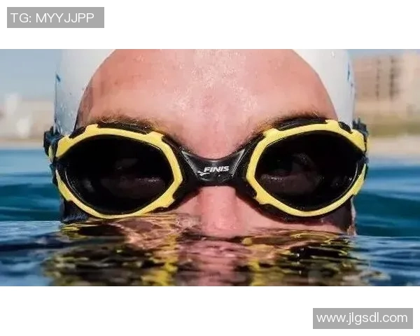 游泳装备全攻略从泳镜到泳衣的选择与使用技巧